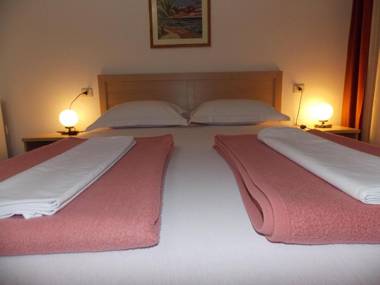 Apartments & Rooms Karmen