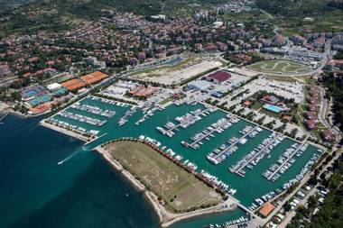 Floating Sea House KAHNE Portorož