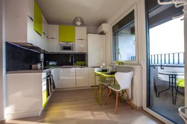 Air-Conditioned City View Apartment 24h check-in