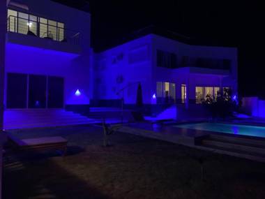 Appartement Luxueux vu sur mer à 50 mètres de la plage