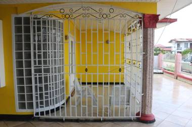 Compleet vrijstaand woonhuis Paramaribo