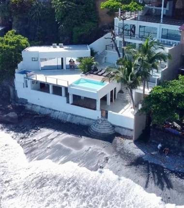 LAOLA SURF CAMP EL SUNZAL