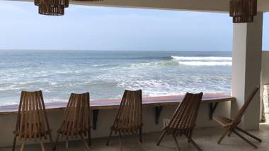 LAOLA SURF CAMP EL SUNZAL