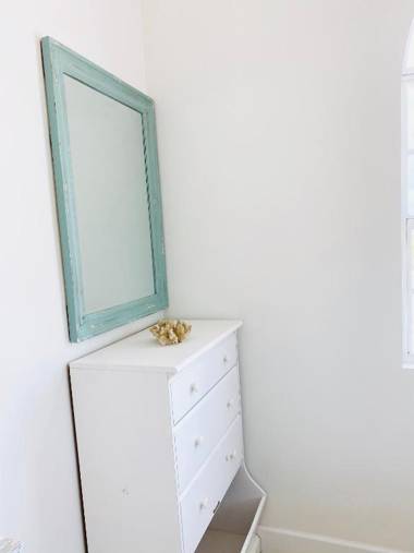 Villa Wishing Fish Modern Cottage with Chalk Sound Views