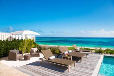 Sailrock Resort - Oceanview Villas & Suites