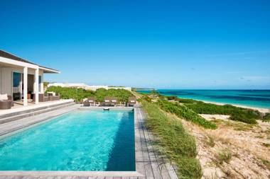 Sailrock Resort - Oceanview Villas & Suites