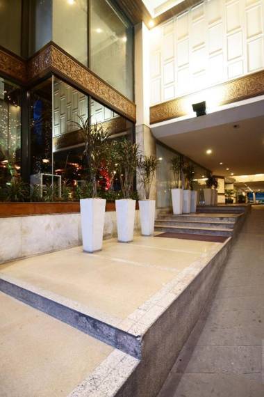 Bangkok Palace Hotel