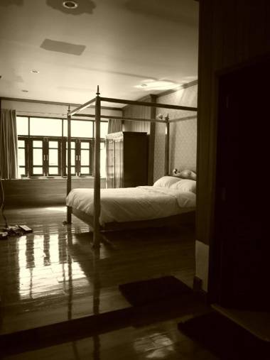 The Royal ThaTien Village