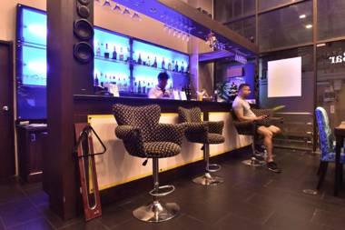 Boss Suites Nana Hotel