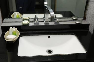 Boss Suites Nana Hotel