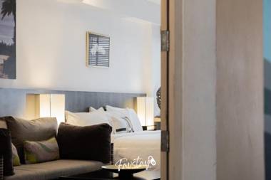 Somewhere to Escape - Hometel