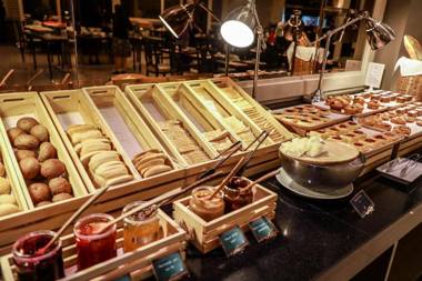 Mandarin Hotel Managed by Centre Point