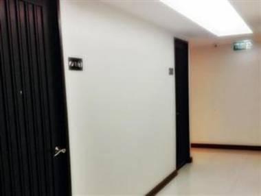 White House Asoke Sukhumvit 18