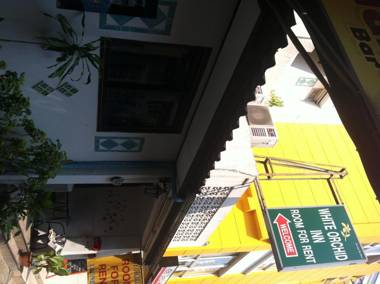 White Orchid Inn Nana 1