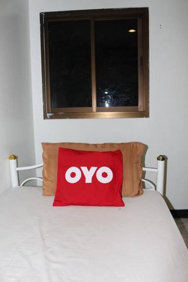 OYO 985 The Twins Hostel