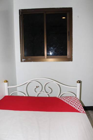 OYO 985 The Twins Hostel