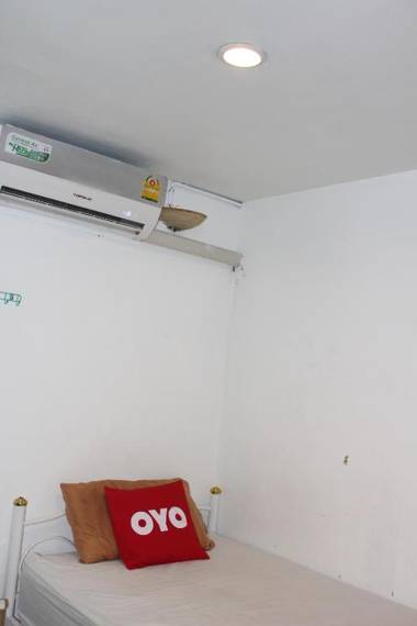 OYO 985 The Twins Hostel