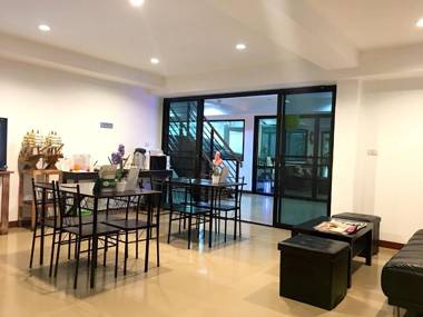 Double DD House at MRT Sutthisarn