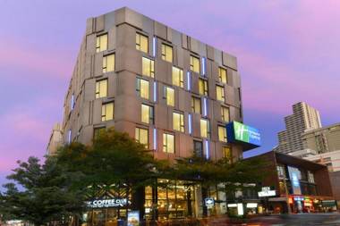 Holiday Inn Express Bangkok Sukhumvit 11 an IHG Hotel - Free Breakfast