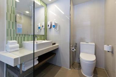 Holiday Inn Express Bangkok Sukhumvit 11 an IHG Hotel - Free Breakfast