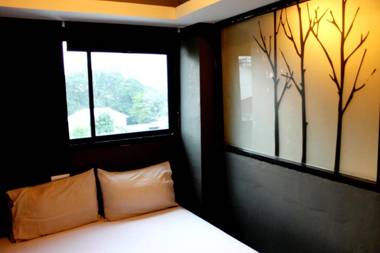 Rod Fai Fah Apartment