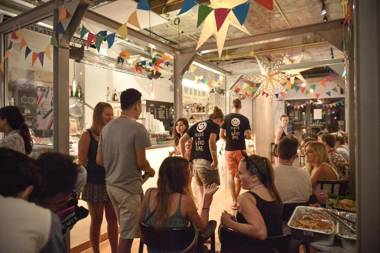 Good One Poshtel & Cafe Bar