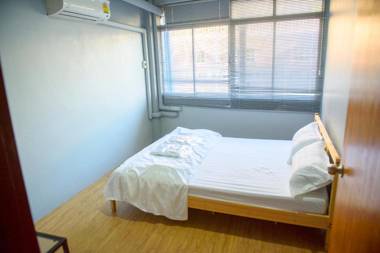 OYO 783 Brunch Marker Cafe & Hostels