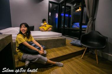 Silom Space Hostel