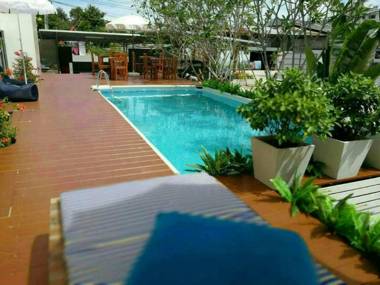 THOUSAND-TEN THOUSAND HOTEL