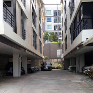 THOUSAND-TEN THOUSAND HOTEL