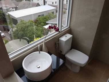 S.E.T Thanmongkol Residence