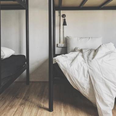 Beige Poshtels + Netflix