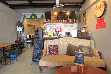 OYO 421 Guyasuka Hostel & Cafe