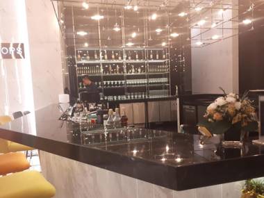 The Quarter Ari by UHG