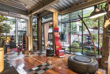 Mestyle Garage Hotel