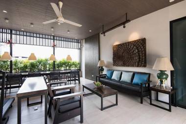 Vaccinated Staff - OYO 137 Kitzio House