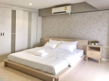 Juladis Tower by Janya