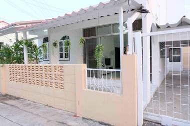 Chatuchak Art & Nature House ( 3-6 pers. )