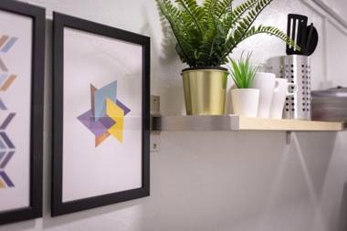 T1 Large Room Full kitchen 1 minute to BTS