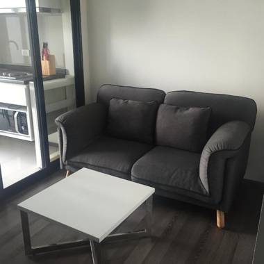 Modern Condo Sukhumvit Bangkok pool/gym/wifi