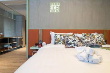 Samsen Street Hotel - SHA Extra Plus