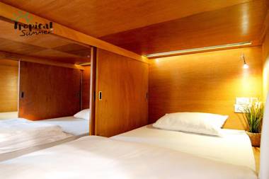 Tropical Summer Cafe & Hostel