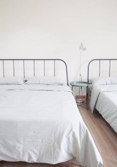 Hostbox Bangkok - King Quadruple Room