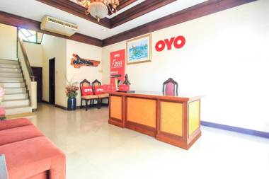 OYO 383 White Inn Hotel