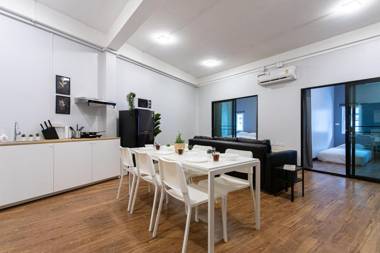 U3 Large 2 Bedroom Full kitchen 100m BTS Udomsuk