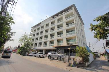 Vaccinated Staff - OYO 498 Ladawan Villa