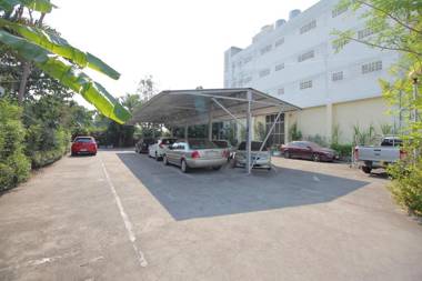 Vaccinated Staff - OYO 498 Ladawan Villa