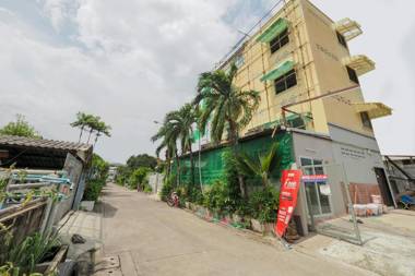 Vaccinated Staff -OYO 471 Sunshine Apartment