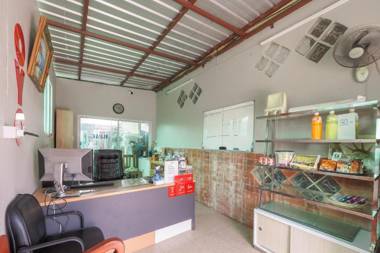 Vaccinated Staff -OYO 471 Sunshine Apartment