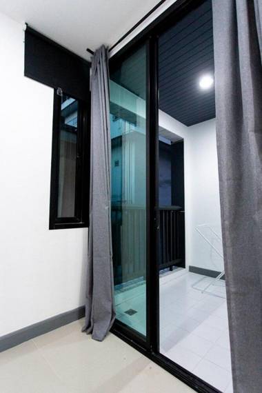 P3 Silom Large 2beds full kitchen WIFI 4-6pax